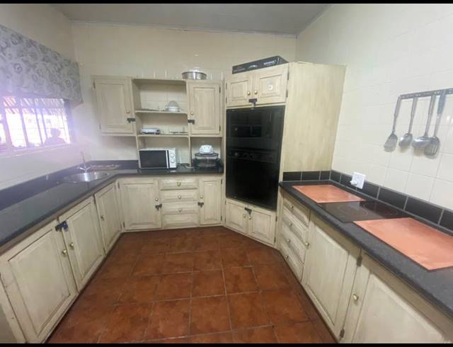 5 BEDROOM HOUSE FOR SALE IN MIDDELBURG SOUTH